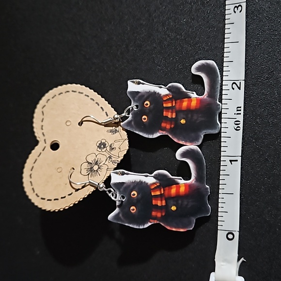 Black Cat 🎁 in a Scarf Acryllic Earrings NWOT - Picture 5 of 5